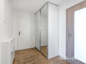 Pronájem bytu 2+kk, Praha - Vršovice, Petrohradská, 60 m2