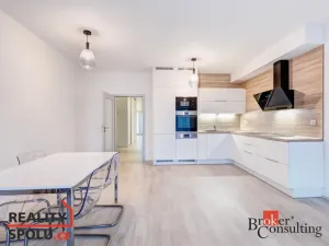 Pronájem bytu 4+kk, Praha - Karlín, U Mlýnského kanálu, 87 m2