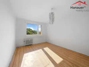 Prodej bytu 3+1, Povrly, Sídliště II, 84 m2