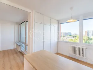 Pronájem bytu 3+1, Praha - Kobylisy, Famfulíkova, 67 m2