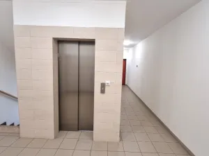 Pronájem bytu 1+kk, Praha - Vysočany, Poděbradská, 33 m2