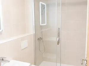 Pronájem bytu 2+kk, Praha - Karlín, Sokolova, 40 m2