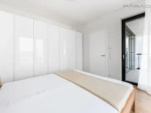 Pronájem bytu 2+kk, Praha - Holešovice, V přístavu, 54 m2