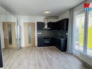 Pronájem bytu 1+kk, Praha, Počernická, 42 m2
