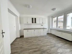 Pronájem komerční nemovitosti, Karlovy Vary, Dr. Davida Bechera, 102 m2