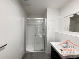 Pronájem bytu 1+kk, Hradec Králové, Pod Zámečkem, 27 m2