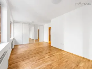 Pronájem kanceláře, Praha - Nusle, Mojmírova, 140 m2