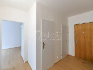 Prodej bytu 2+kk, Praha - Kobylisy, Famfulíkova, 43 m2