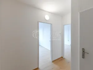 Prodej bytu 2+kk, Praha - Kobylisy, Famfulíkova, 43 m2