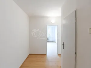 Prodej bytu 2+kk, Praha - Kobylisy, Famfulíkova, 43 m2