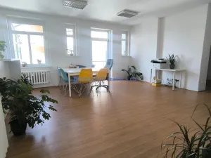 Pronájem kanceláře, Hradec Králové, třída Karla IV., 105 m2