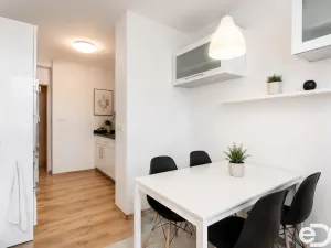 Prodej bytu 3+1, Pardubice, Školská, 70 m2