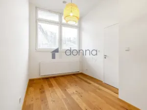 Pronájem bytu 2+kk, Praha, Perucká, 37 m2