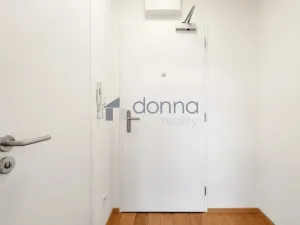 Pronájem bytu 2+kk, Praha, Perucká, 37 m2