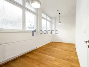 Pronájem bytu 2+kk, Praha, Perucká, 37 m2