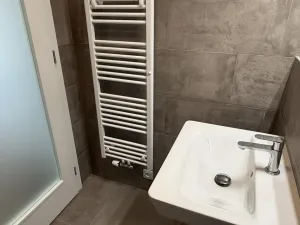 Pronájem bytu 1+kk, Praha - Černý Most, Arnošta Valenty, 38 m2