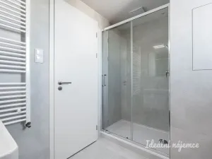 Pronájem bytu 1+kk, Praha - Vysočany, Poděbradská, 32 m2
