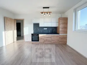 Pronájem bytu 2+kk, Praha - Vysočany, Pod Harfou, 56 m2