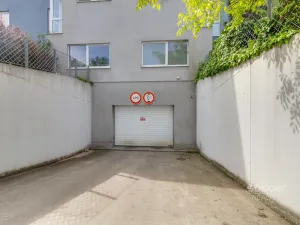 Pronájem garážového stání, Praha - Kbely, Herlíkovická, 12 m2