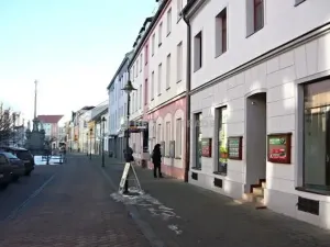 Pronájem obchodního prostoru, Strakonice, Palackého náměstí, 100 m2