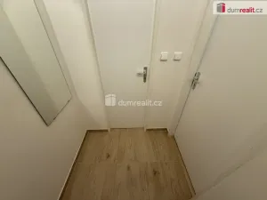 Pronájem bytu 1+kk, Praha - Smíchov, Na Valentince, 38 m2