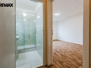 Pronájem bytu 1+kk, Praha - Troja, Sosnovecká, 29 m2