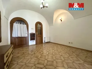 Pronájem atypického bytu, Kadaň, Mírové náměstí, 78 m2