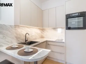 Pronájem bytu 2+1, Praha - Vinohrady, Korunní, 65 m2