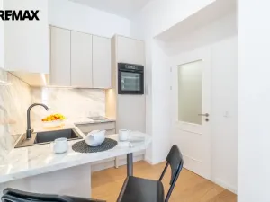 Pronájem bytu 2+1, Praha - Vinohrady, Korunní, 65 m2