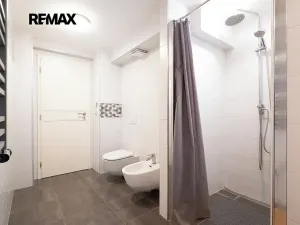 Prodej obchodního prostoru, Praha - Troja, Vřesová, 240 m2