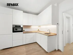 Pronájem bytu 1+kk, Praha - Hloubětín, Poděbradská, 37 m2