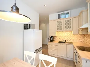 Pronájem bytu 2+1, Praha - Bubeneč, náměstí Interbrigády, 51 m2