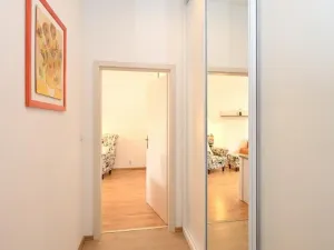 Pronájem bytu 2+1, Praha - Bubeneč, náměstí Interbrigády, 51 m2