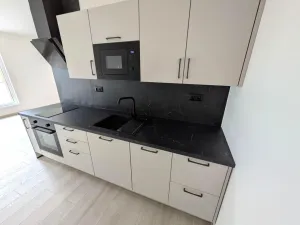 Pronájem bytu 1+kk, Praha - Vysočany, Poděbradská, 39 m2