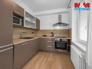Pronájem bytu 2+1, Pardubice - Zelené Předměstí, Benešovo náměstí, 55 m2