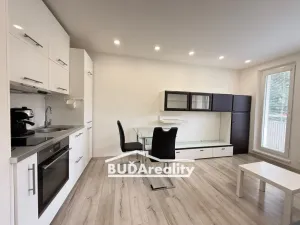 Prodej bytu 1+kk, Zlín, Ševcovská, 27 m2