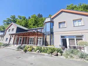 Pronájem komerční nemovitosti, Dalovice, Pod Parkem, 75 m2
