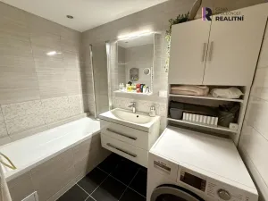 Prodej bytu 3+1, Karlovy Vary - Rybáře, U Koupaliště, 68 m2