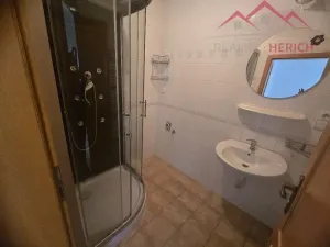 Pronájem atypického bytu, Chomutov, náměstí Dr. Beneše, 155 m2