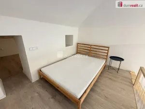 Pronájem bytu 1+kk, Praha - Smíchov, Na Valentince, 50 m2