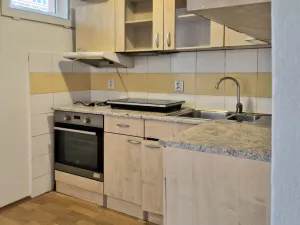 Pronájem bytu 1+kk, Praha - Holešovice, Stupkova, 31 m2