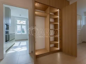 Pronájem bytu 3+1, Praha - Dejvice, 133 m2