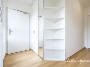 Pronájem bytu 1+kk, Praha - Vysočany, Bukačova, 44 m2
