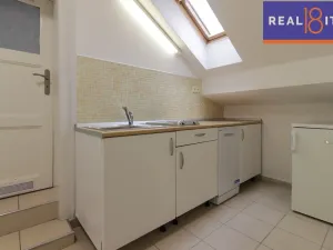 Pronájem bytu 1+1, Praha, Jugoslávských partyzánů, 41 m2