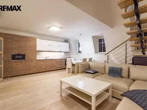 Pronájem bytu 4+kk, Karlovy Vary, Bulharská, 118 m2