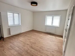 Pronájem bytu 2+1, Chlumec nad Cidlinou - Chlumec nad Cidlinou II, Nábřeží Julia Fučíka, 60 m2