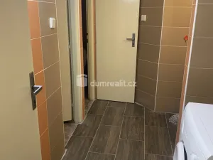 Pronájem bytu 1+kk, Praha - Kobylisy, Zenklova, 15 m2