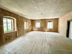 Prodej komerční nemovitosti, Tuhaň, 700 m2