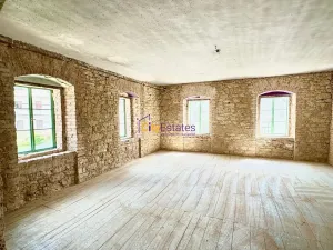 Prodej komerční nemovitosti, Tuhaň, 700 m2