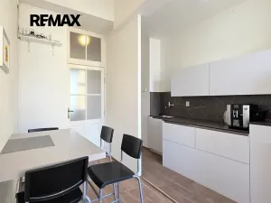Pronájem kanceláře, Praha - Karlín, Sokolovská, 49 m2
